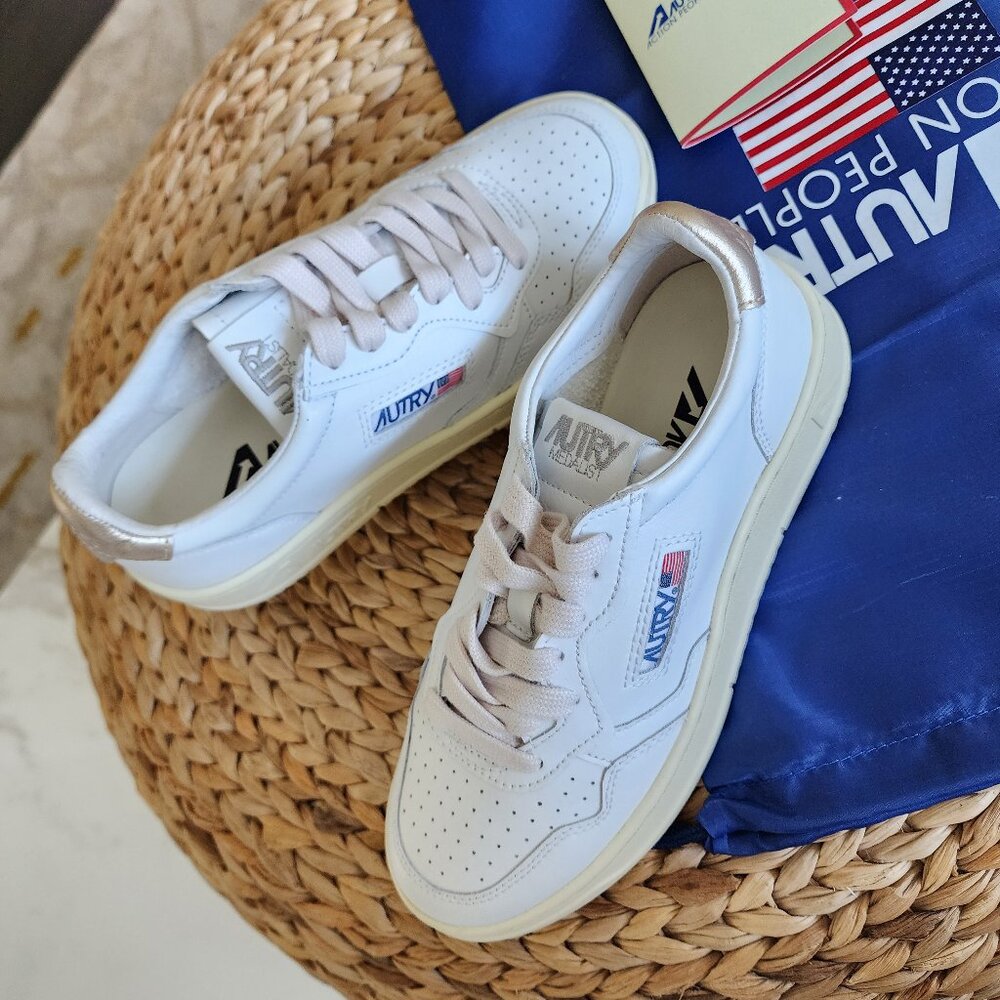 NWT Autry Medalist Low Women’s Sneakers – Retro Vibes in White Gold ✨👟